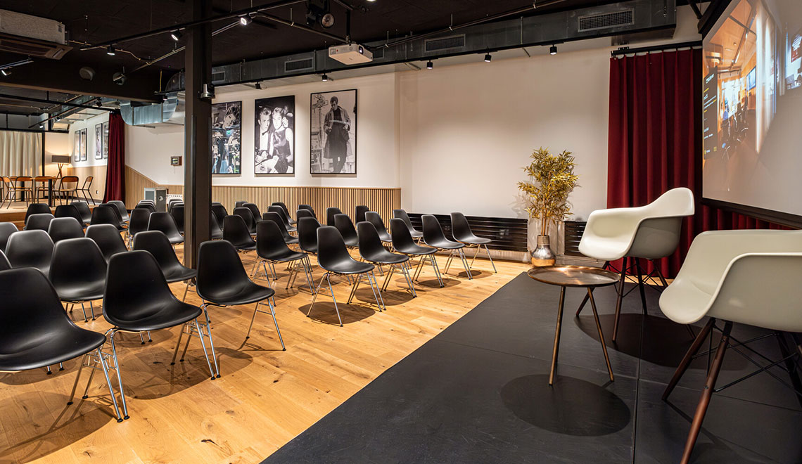 Moderne, helle Bürolandschaft