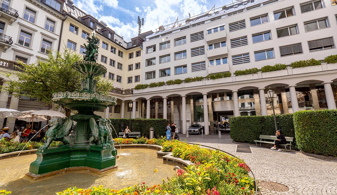 Blick auf das Westhive Zürich Paradeplatz vom Zentralhof
