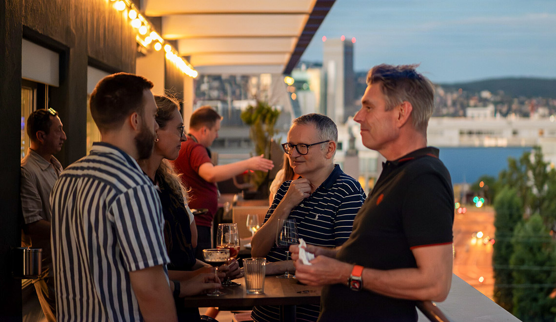 Auf der Rooftop Terrace des Westhive Zürich Hardturm