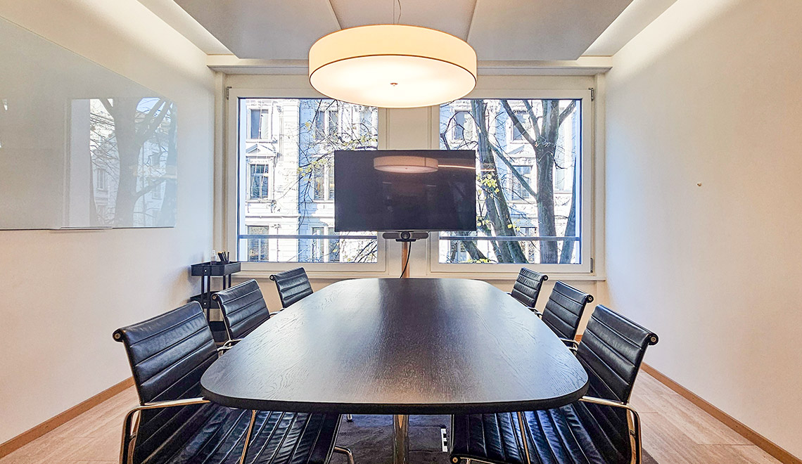 Moderne, helle Bürolandschaft