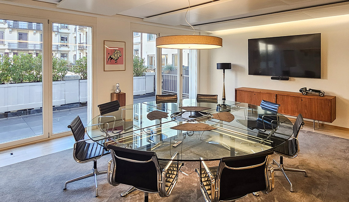 Moderne, helle Bürolandschaft