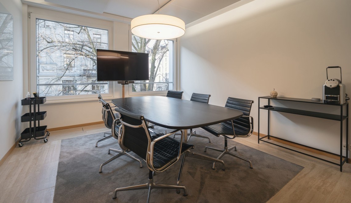 Moderne, helle Bürolandschaft