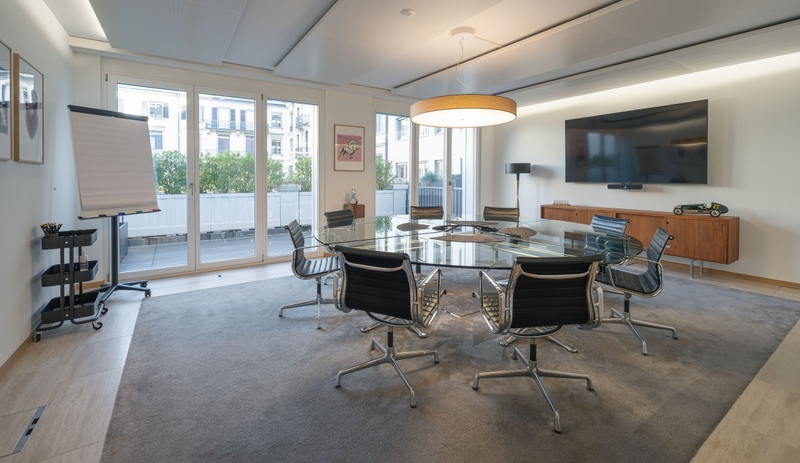 Moderne, helle Bürolandschaft