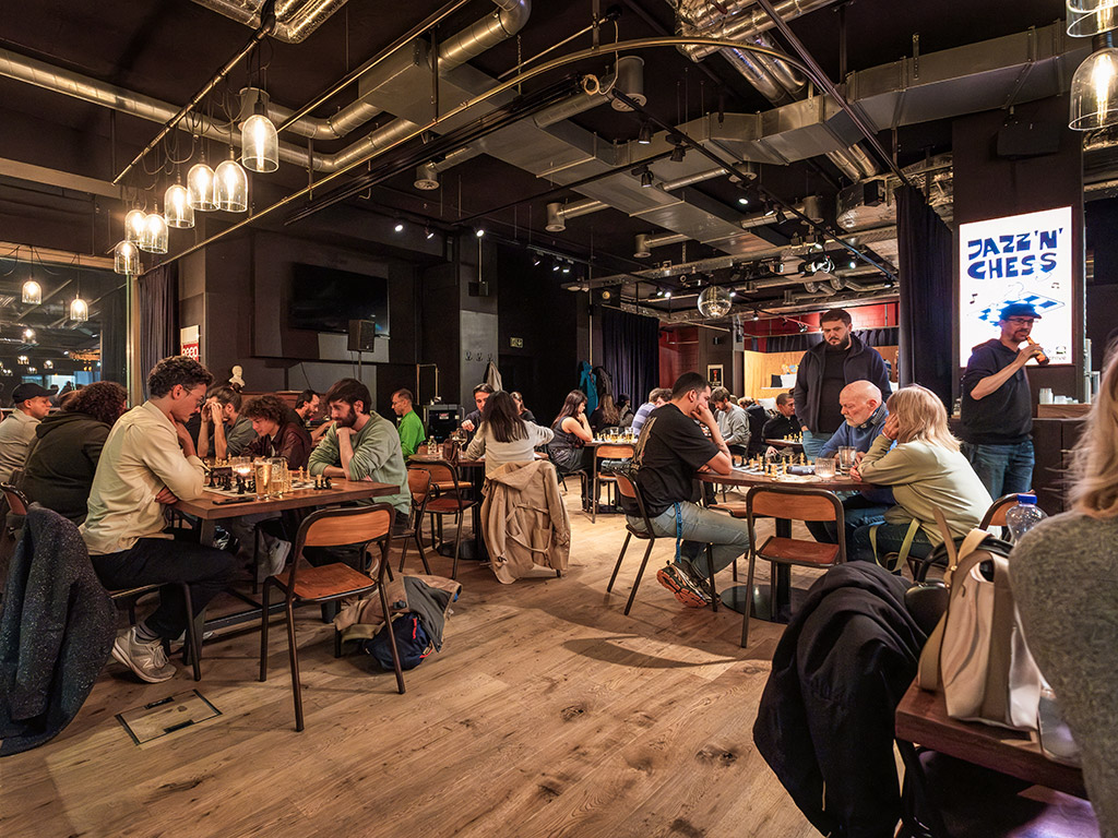 Teilnehmer:innen beim Jazz'n'Chess