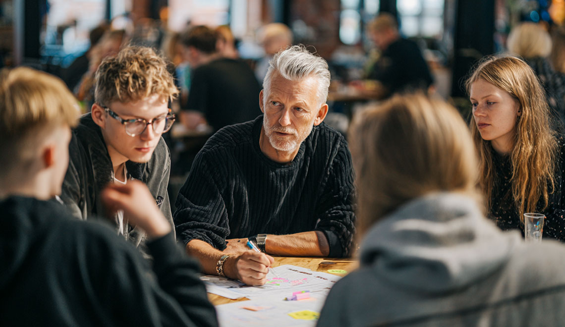 Moderne, helle Bürolandschaft