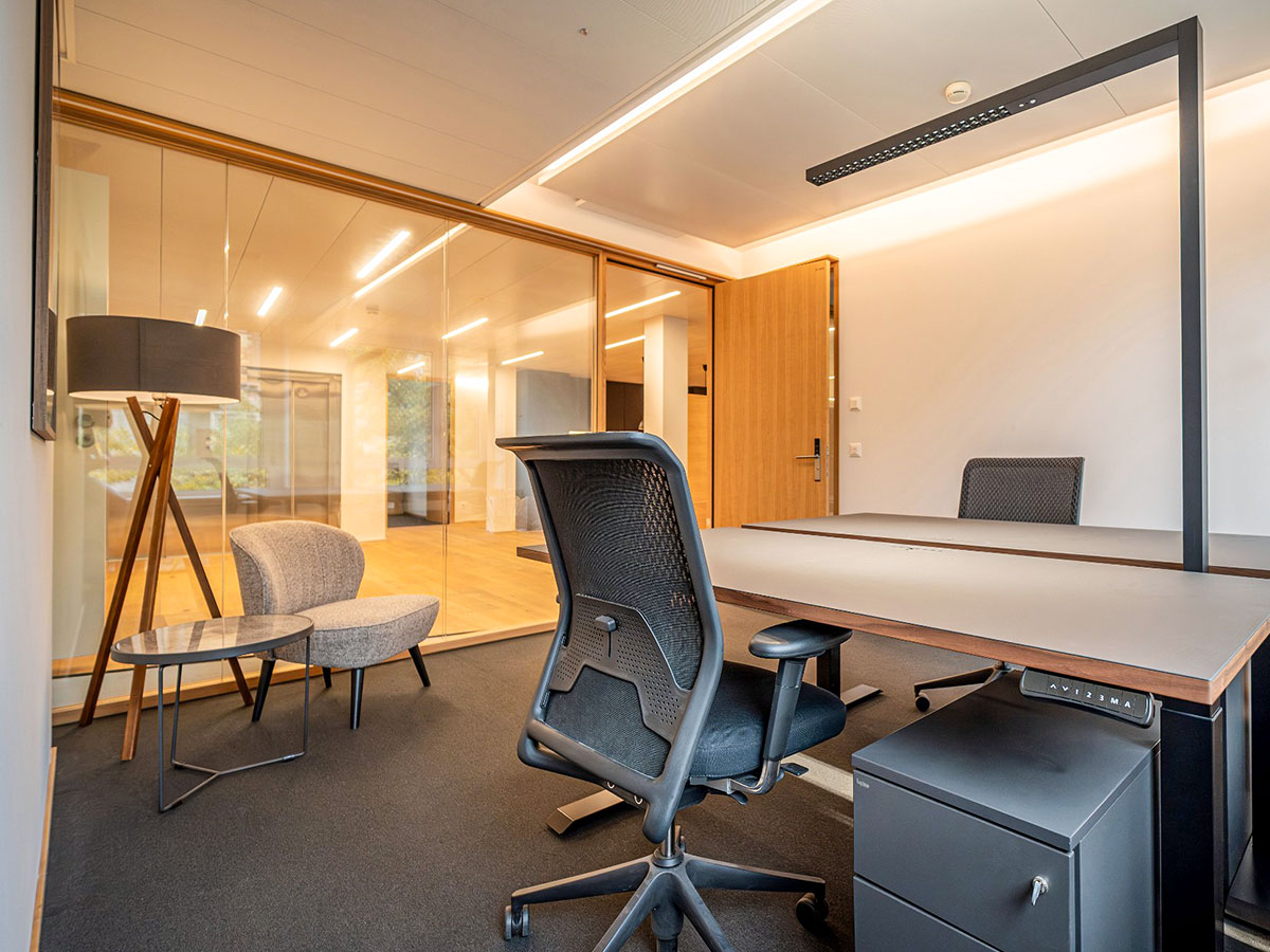 Modernes Büro mit 2 Arbeitsplätzen