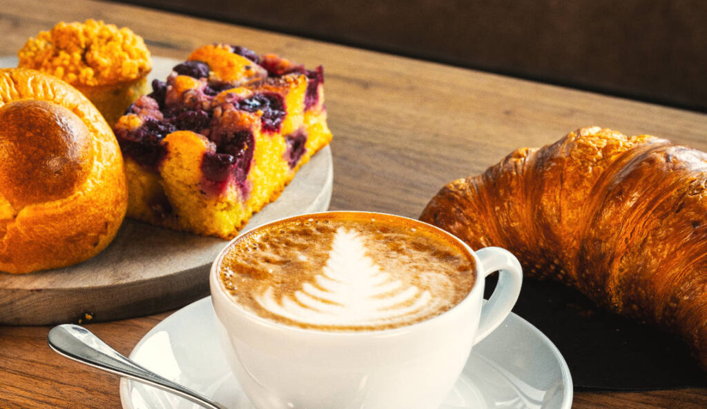 Moderne, helle Bürolandschaft