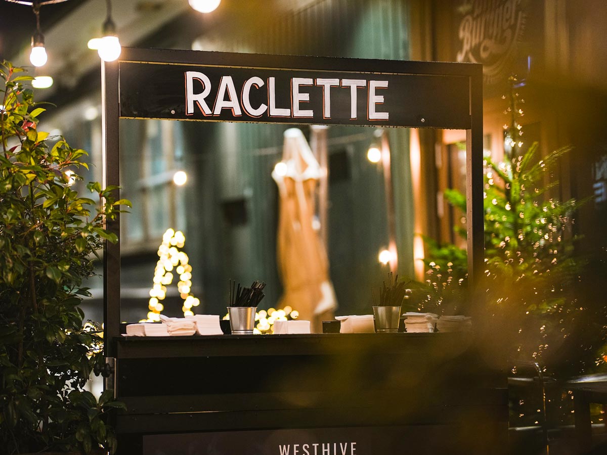 Food station with raclette