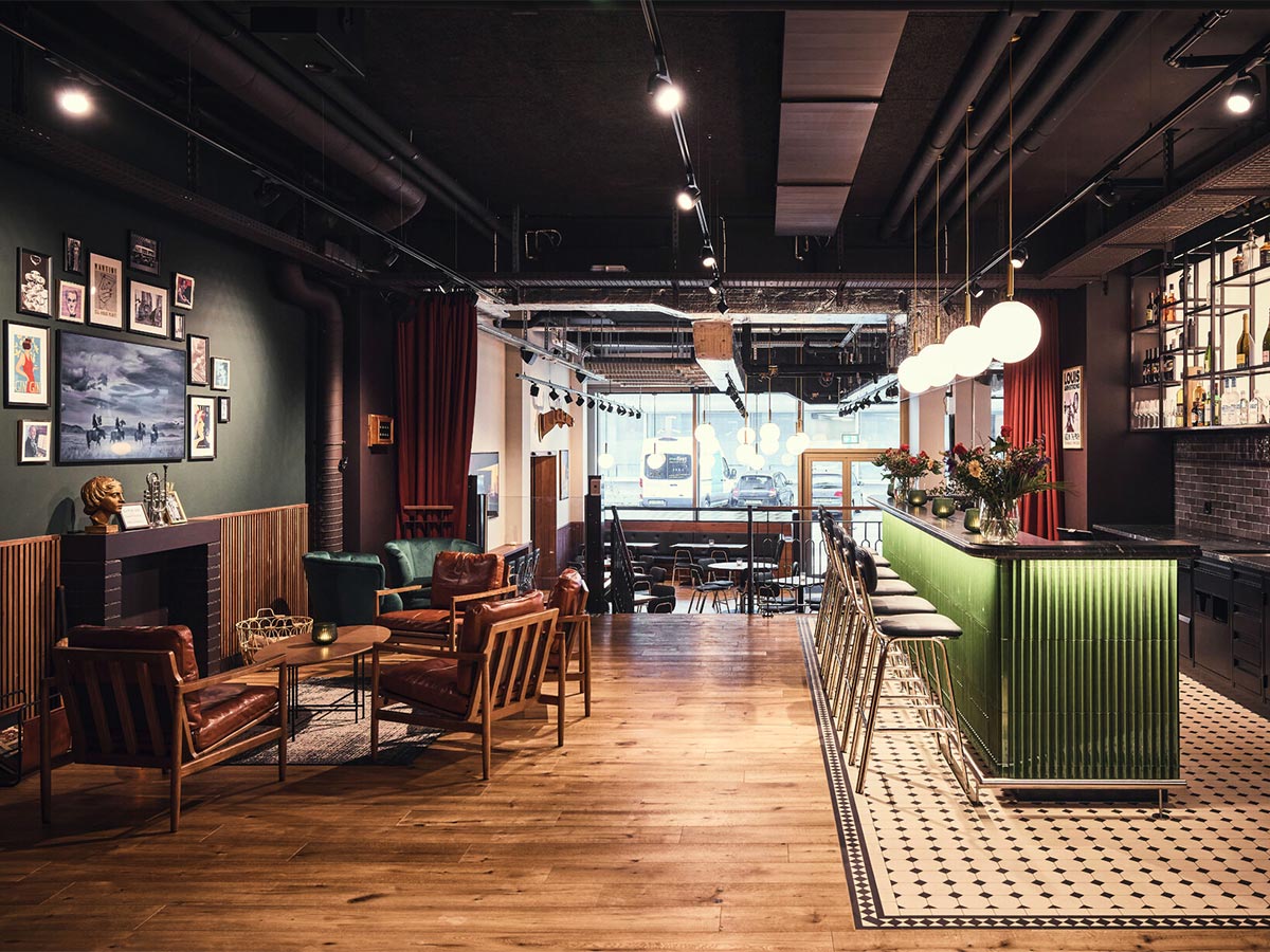 «Green Room» mit Bar im Westhive Zürich Hardturm