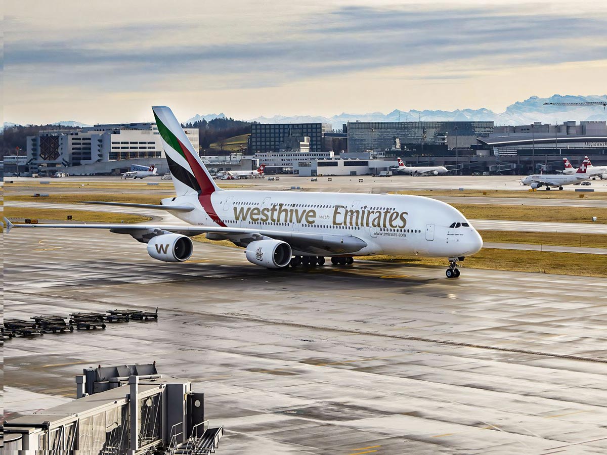 A380 mit Co-Branding «Emirates/Westhive» am Flughafen Zürich