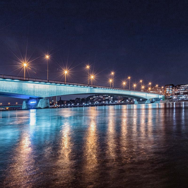 Basler Rheinbrücke bei Nacht