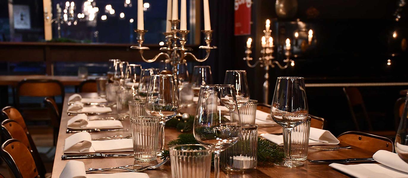 Festlich gedeckter Tisch in der Westhive Kitchen