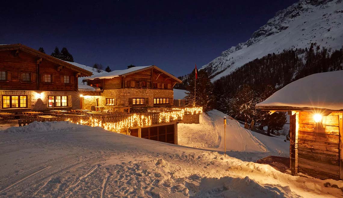 Berghaus Radons in einer Winternacht