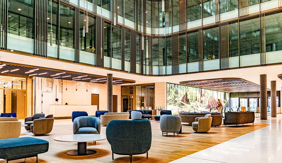 Lobby im Alto Pont-Rouge, wo auch der Empfang des Westhive Coworking Space angesiedelt ist