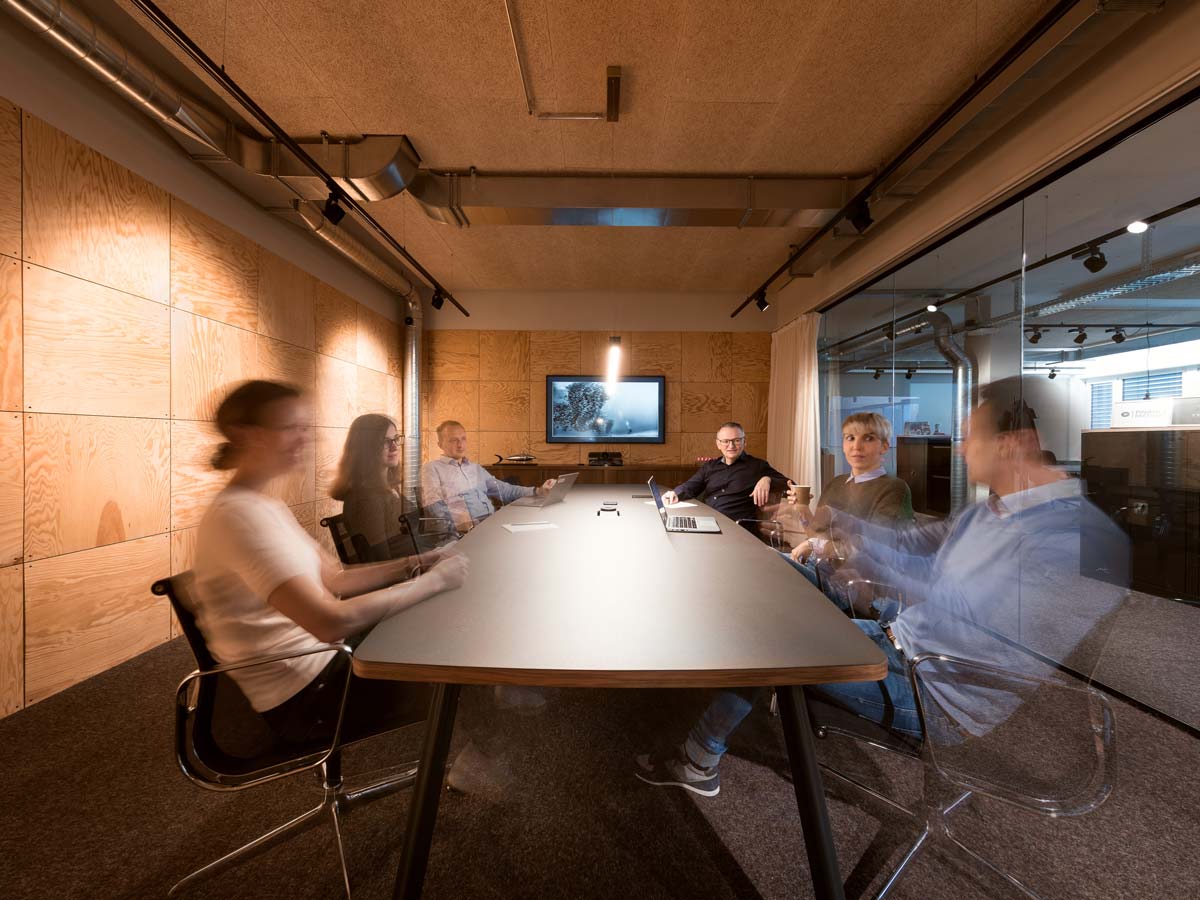 Meeting im Raum «Shark Tank» im Westhive Zürich Hardturm